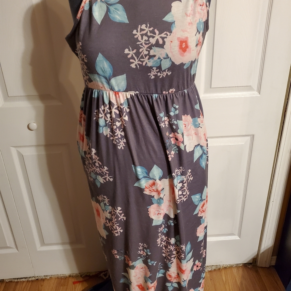 Floral, sleeveless maxi dress with pockets